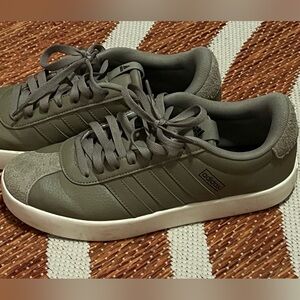Adidas Men's grey sneakers